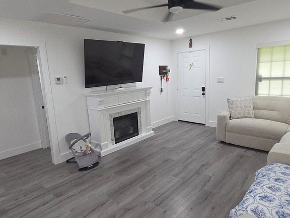 3rd image of 2303 Thomas Ave