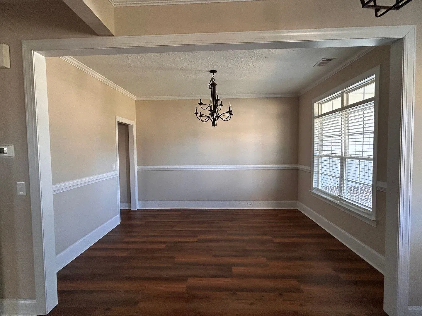 434 Vaughn Road - Great Location — Photo 3