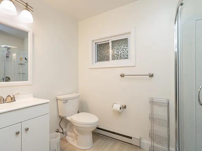 10 Loewen Ct — Photo 37