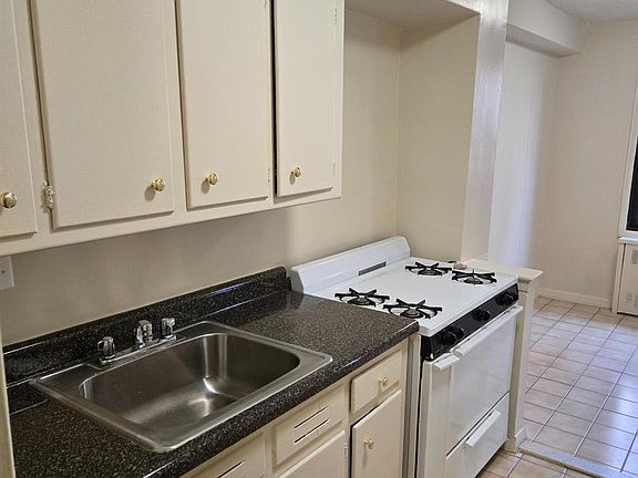 3rd image of 2835 Webb Avenue #2J
