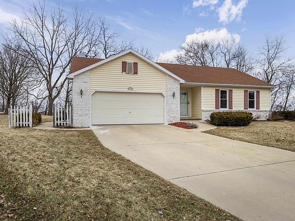 3rd image of 902 Anna Court