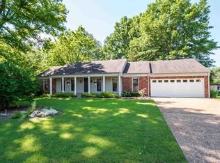 165 E Lawnwood Dr, Collierville, TN 38017