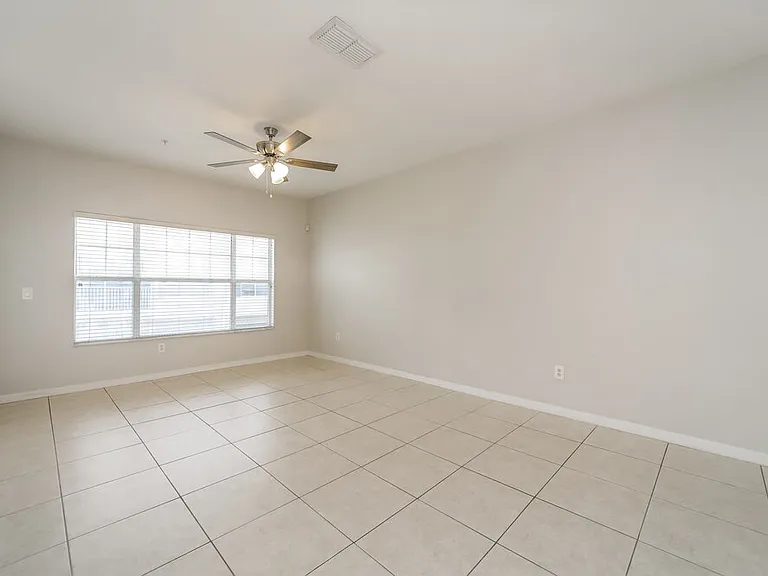 2460 Grand Central Pkwy #9 — Photo 6