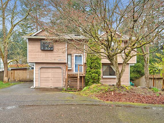 2nd image of 3308 Hillington Ct SE