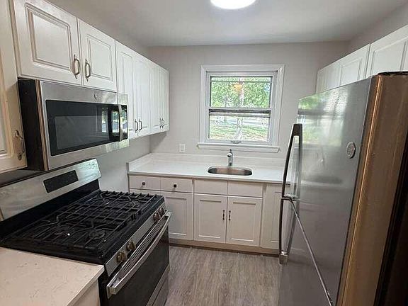 3rd image of 8 Scotch Pine Dr #186