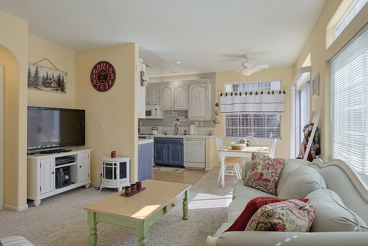 2 bed, 2.0 bath, 1668 sqft, $3,456 — Photo 2