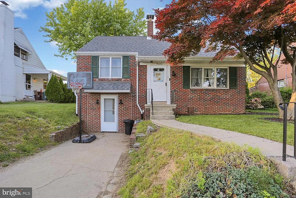 19 Margaret Dr photo 1