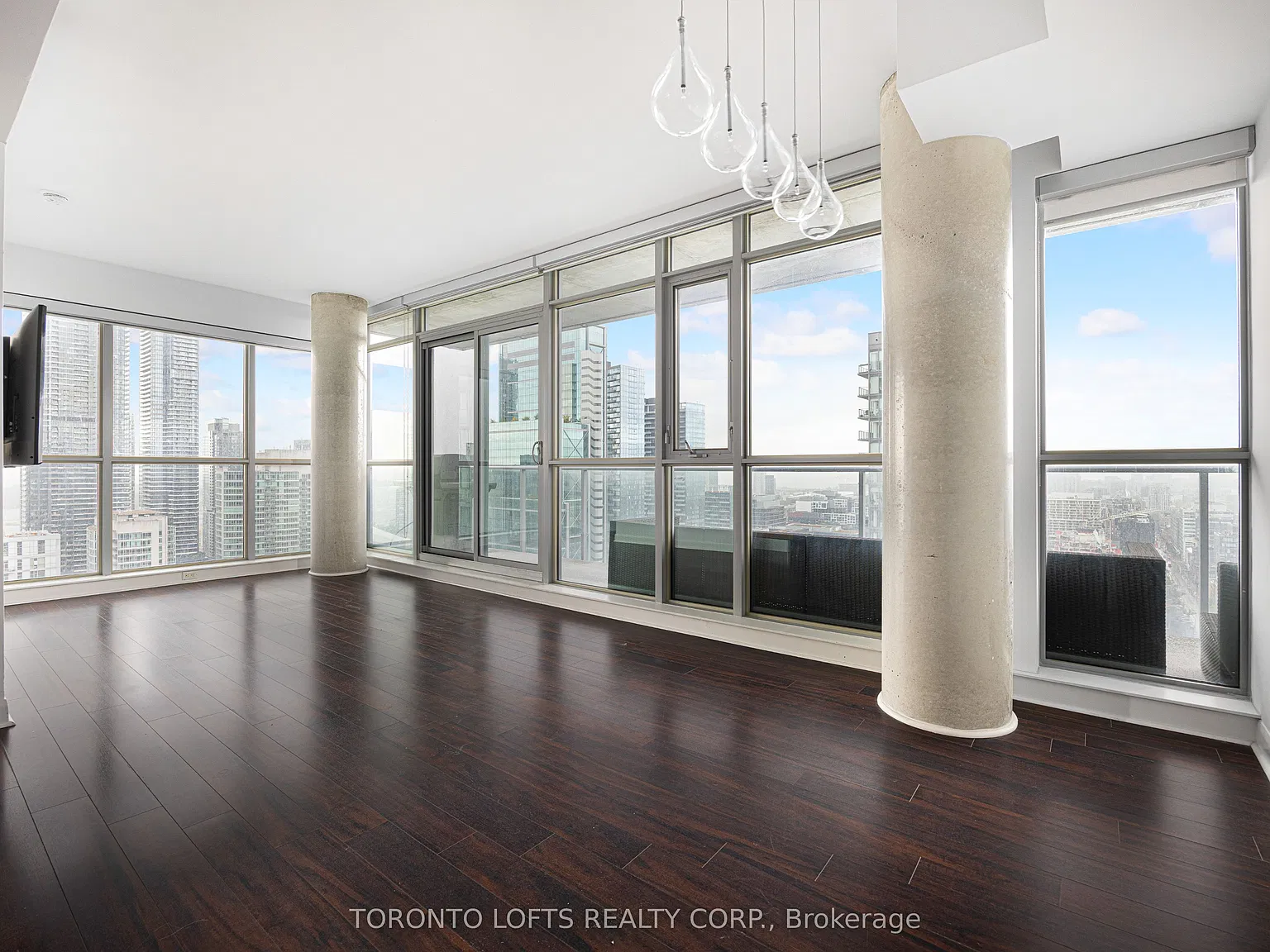 3 bed, $4,599 — Photo 2