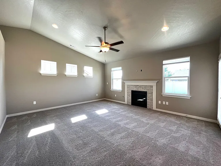 6112 Cottonwood Loop — Photo 10