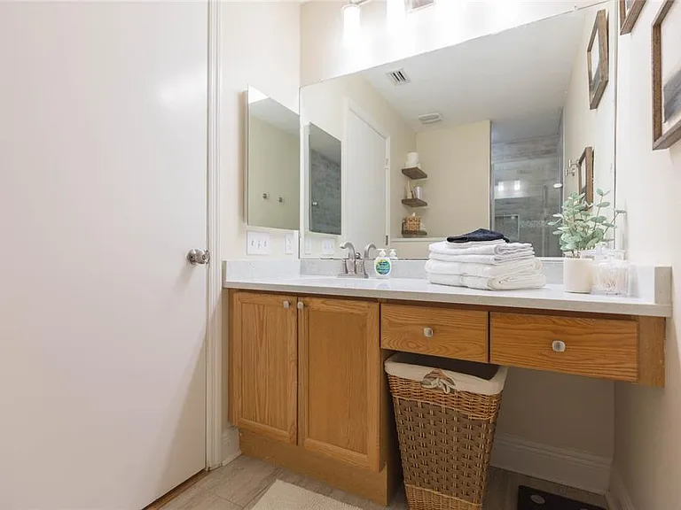 1050 Starkey Rd #104 — Photo 32