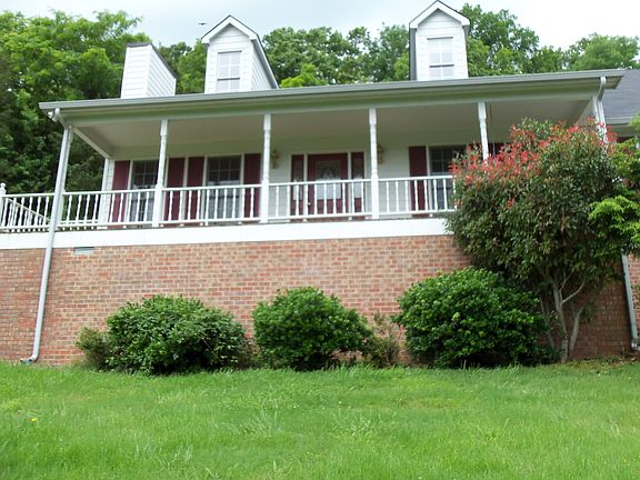 3rd image of 229 Brandon Ln