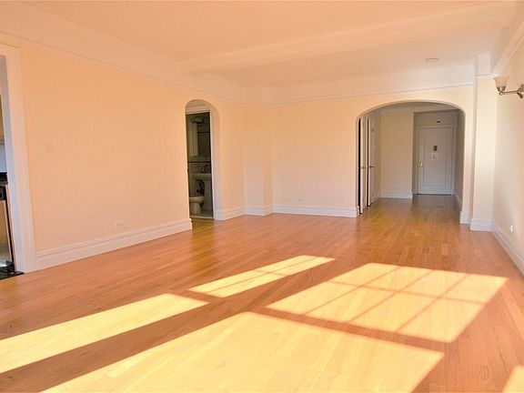 3rd image of 95 Christopher St APT 8M