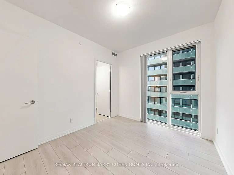 400 King St W #1922 — Photo 25