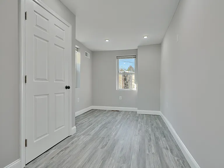 412 E Federal St — Photo 19