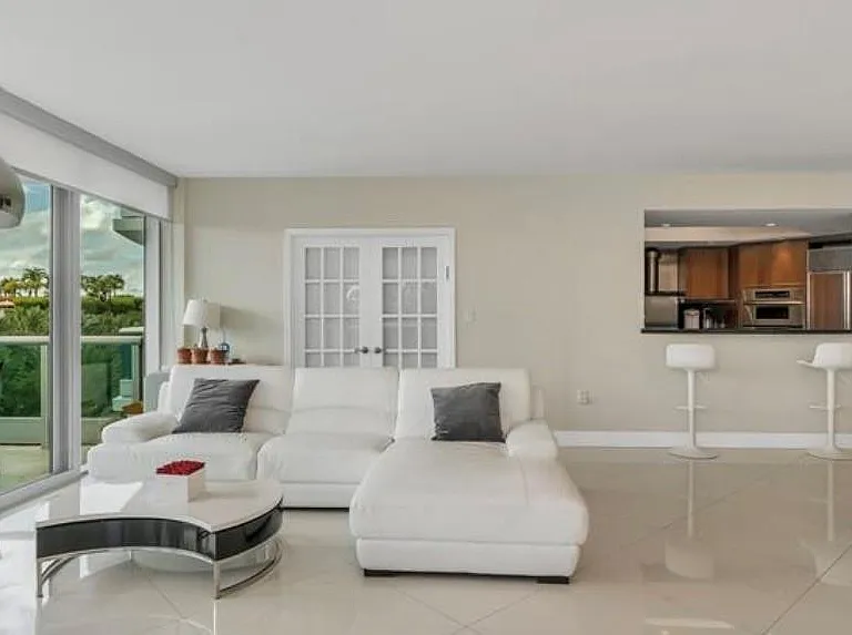 9401 Collins Ave #402 — Photo 19