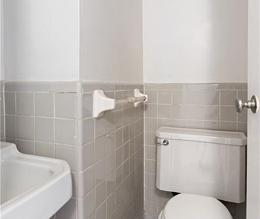 4th image of 9 Fordham Hill Oval APT 9G