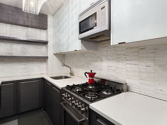 4th image of 405 E 63rd St APT 2D