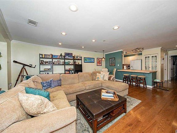 5th image of 98 Pacific Blvd #24