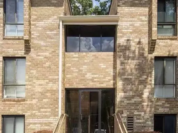 2323 Freetown Ct Unit 2B, Reston, VA 20191