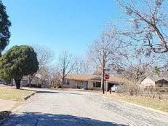 Exterior Neighborhood (street photo)