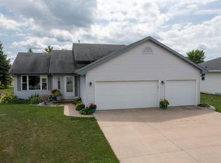 646 Tori St, Omro, WI 54963