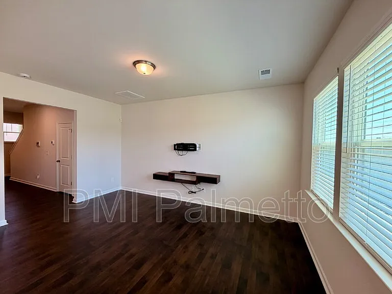 1074 Cornelia St — Photo 5