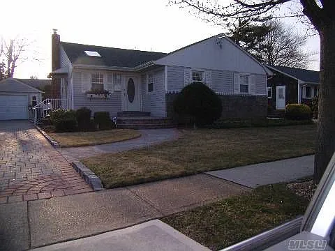 914 Maple Ln photo 1