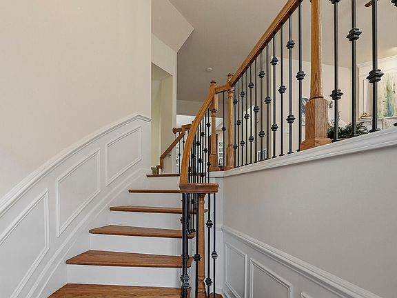 3rd image of 2510 Silverpalm St