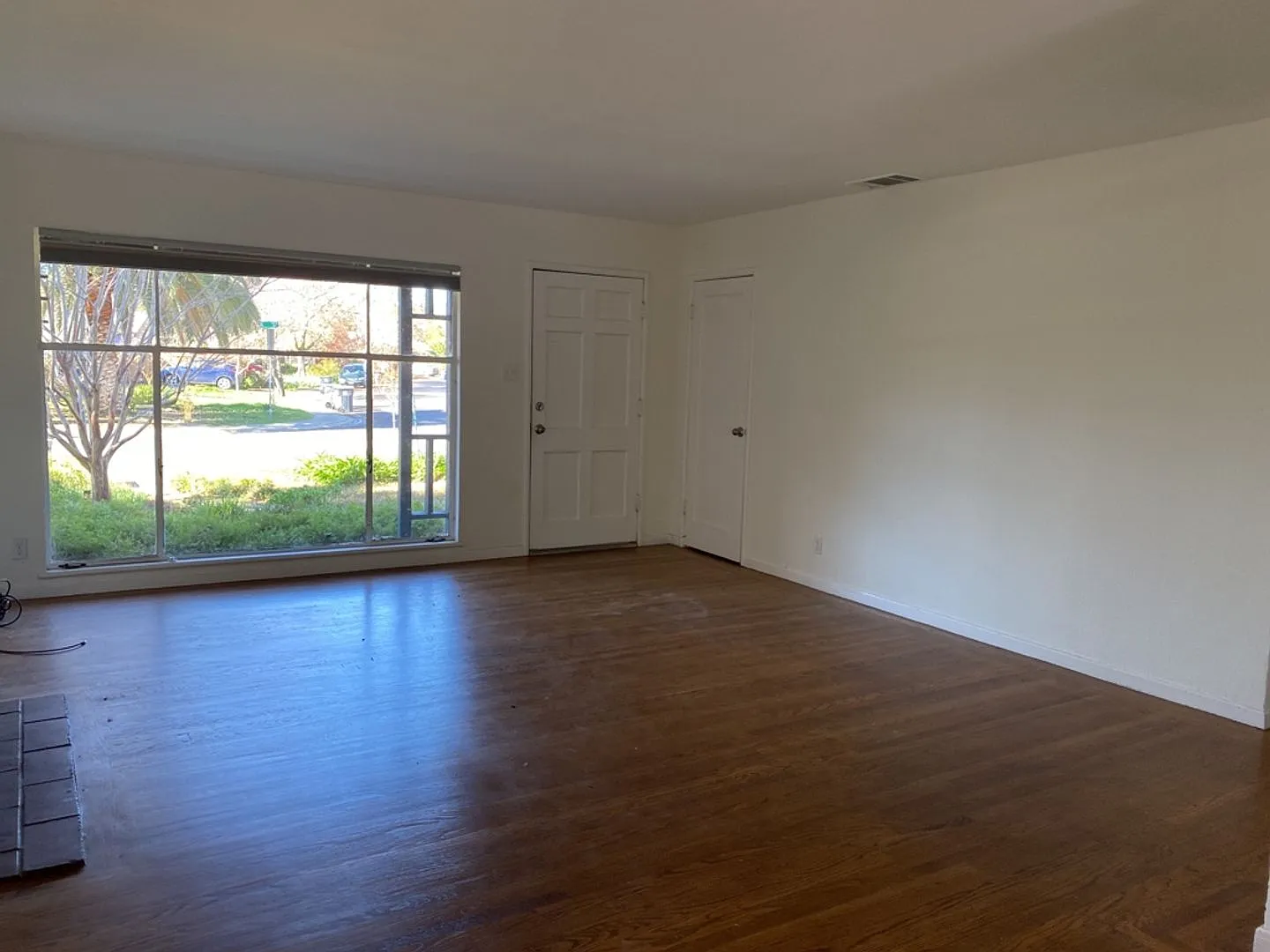 Fantastic 3 Bed 2 Bath home with pool — Photo 2