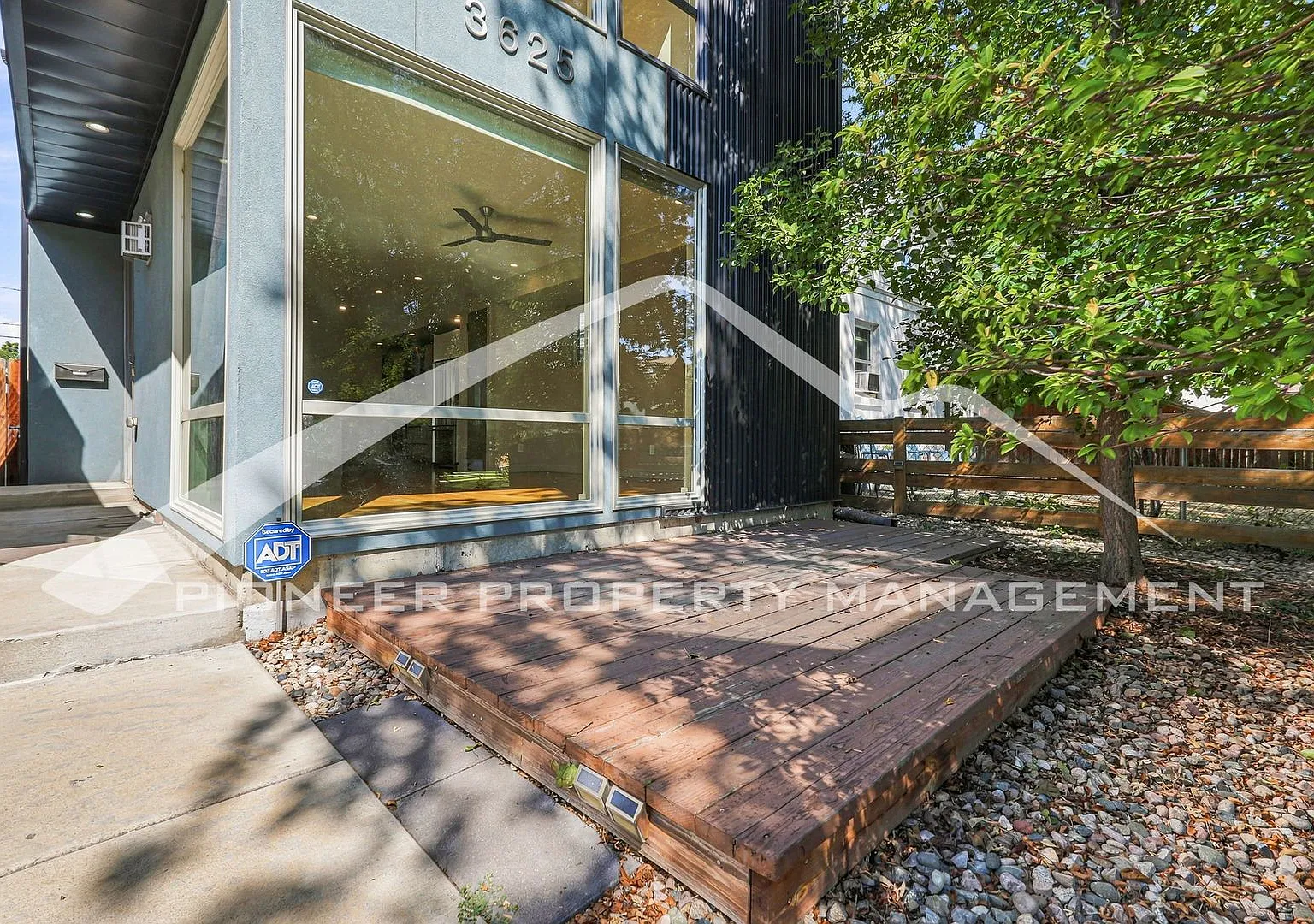 Lovely Single Family Home With Central AC, Rooftop Patio, and a 2 Car Garage! — Photo 3