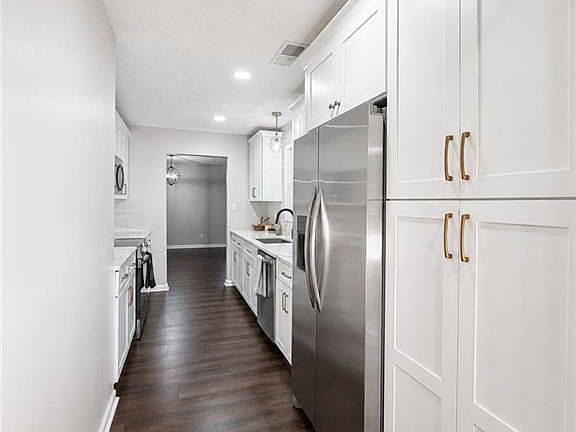 5th image of 930 Century Oak Dr