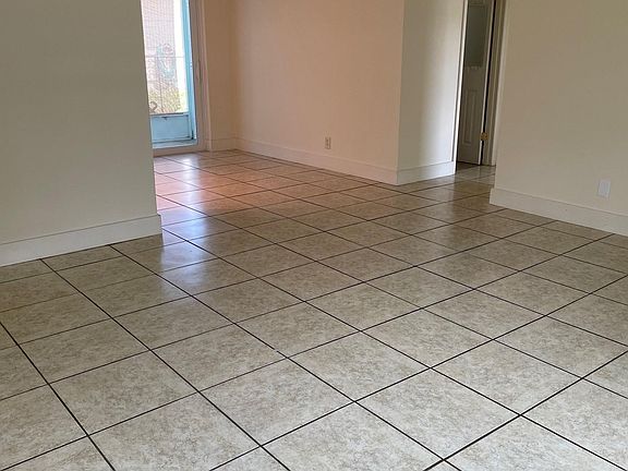 4th image of 8407 SE Pine Cir