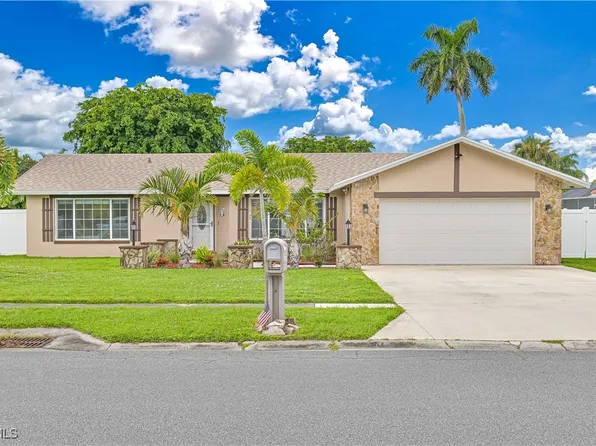 1462 N Larkwood Sq, Fort Myers, FL 33919