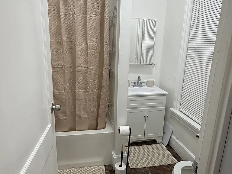 308 N 2nd St #4 — Photo 8