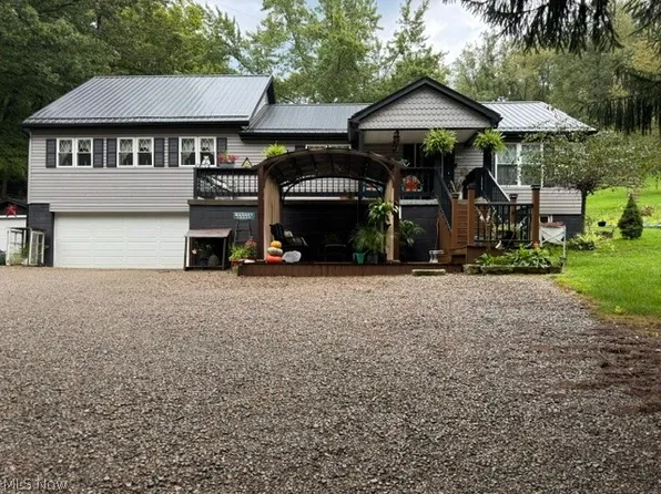 410 Mahan Ln, Follansbee, WV 26037
