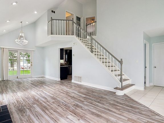 3rd image of 552 Delmar Ct