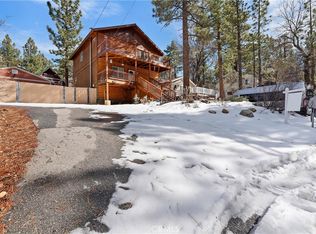 879 Spruce Ln, Sugarloaf, CA 92386