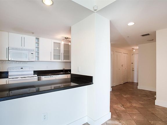 4th image of 275 NE 18th St APT 1808
