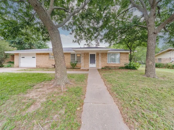 900 Elba St, Bowie, TX 76230