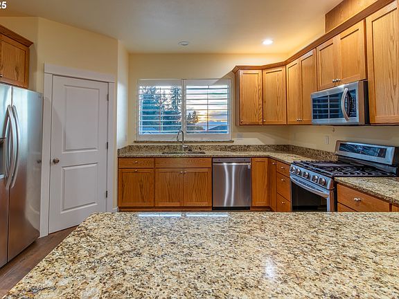 5th image of 1851 NE Alameda Ave