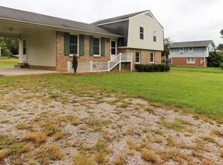 1504 Debbie Ln, Zebulon, NC 27597