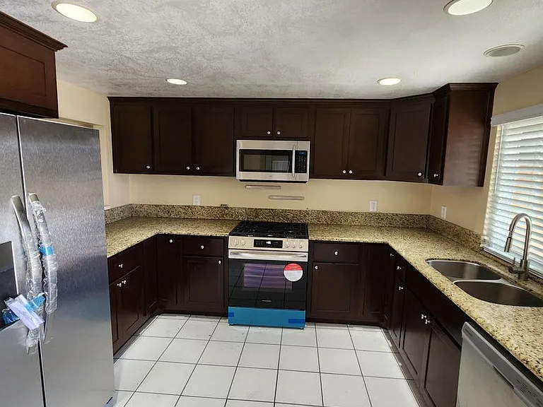 10327 Paseo Park Dr — Photo 3
