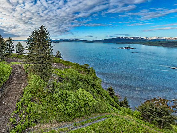 4th image of 6186 Cliff Point Rd