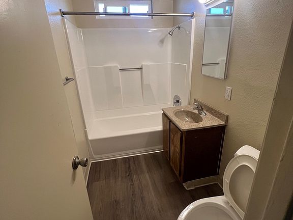 4th image of 4054-4060 1/2 Cherokee Ave #4060
