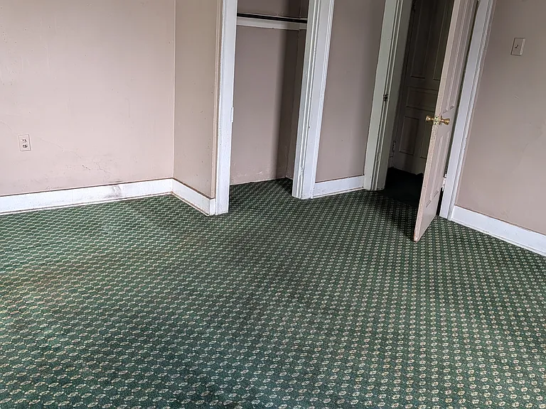 22-24 E Grand Ave — Photo 8