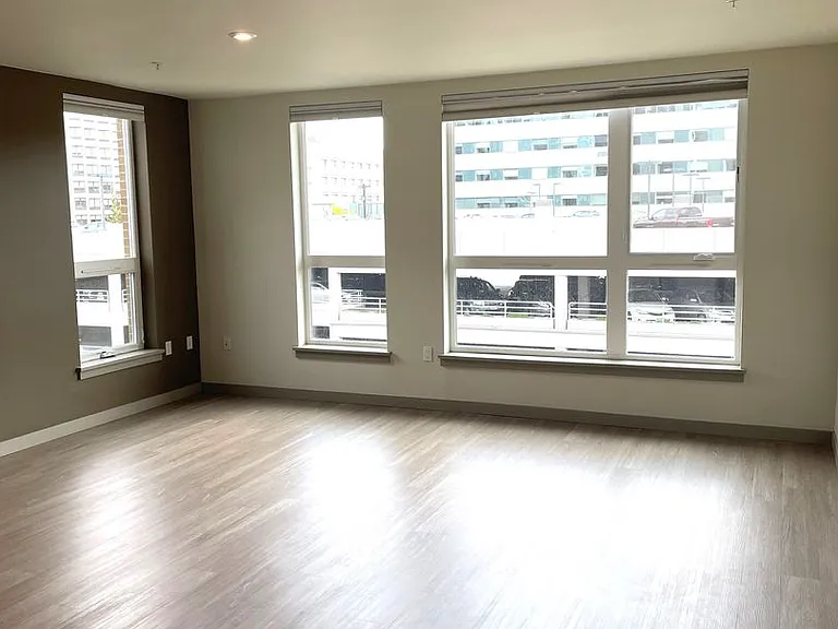 Lexington Apartments — Photo 11