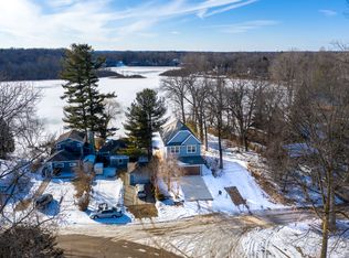 810 Pine Ave, Lake Orion, MI 48362