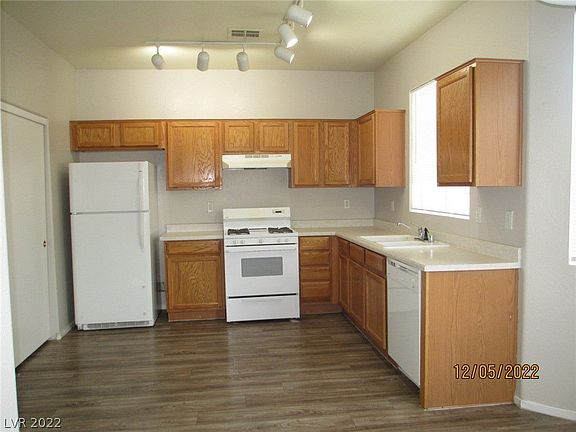 3rd image of 5316 Vista Hermosa Ave