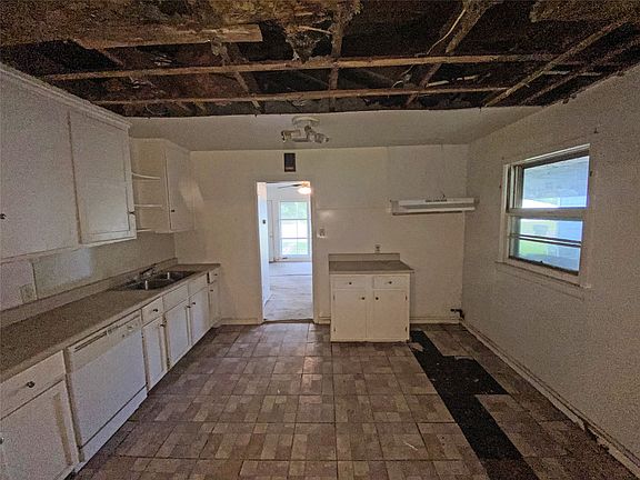 5th image of 232 Westerfield St