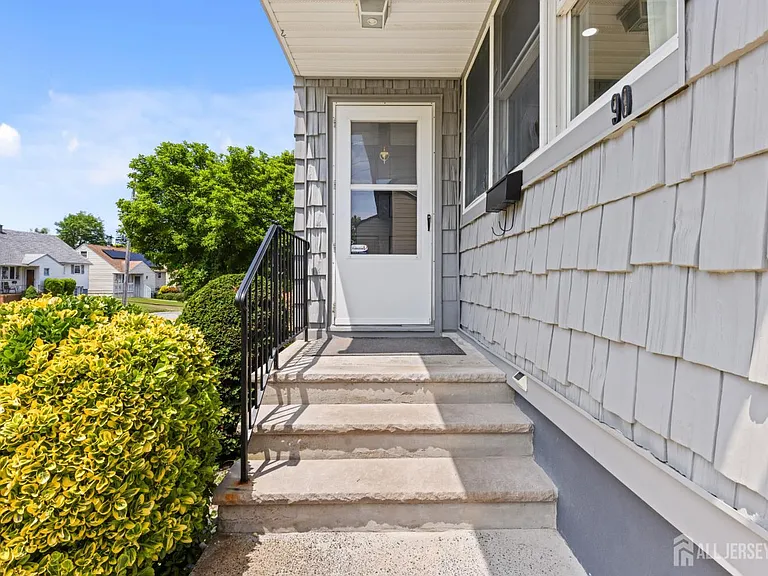 90 Maryknoll Rd — Photo 12